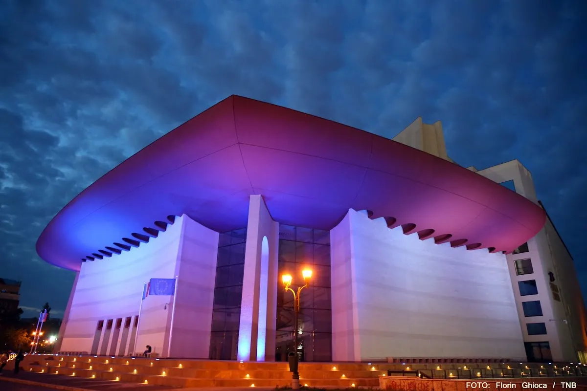 Teatrul National Bucuresti pe Bulevardul Nicolae Balcescu