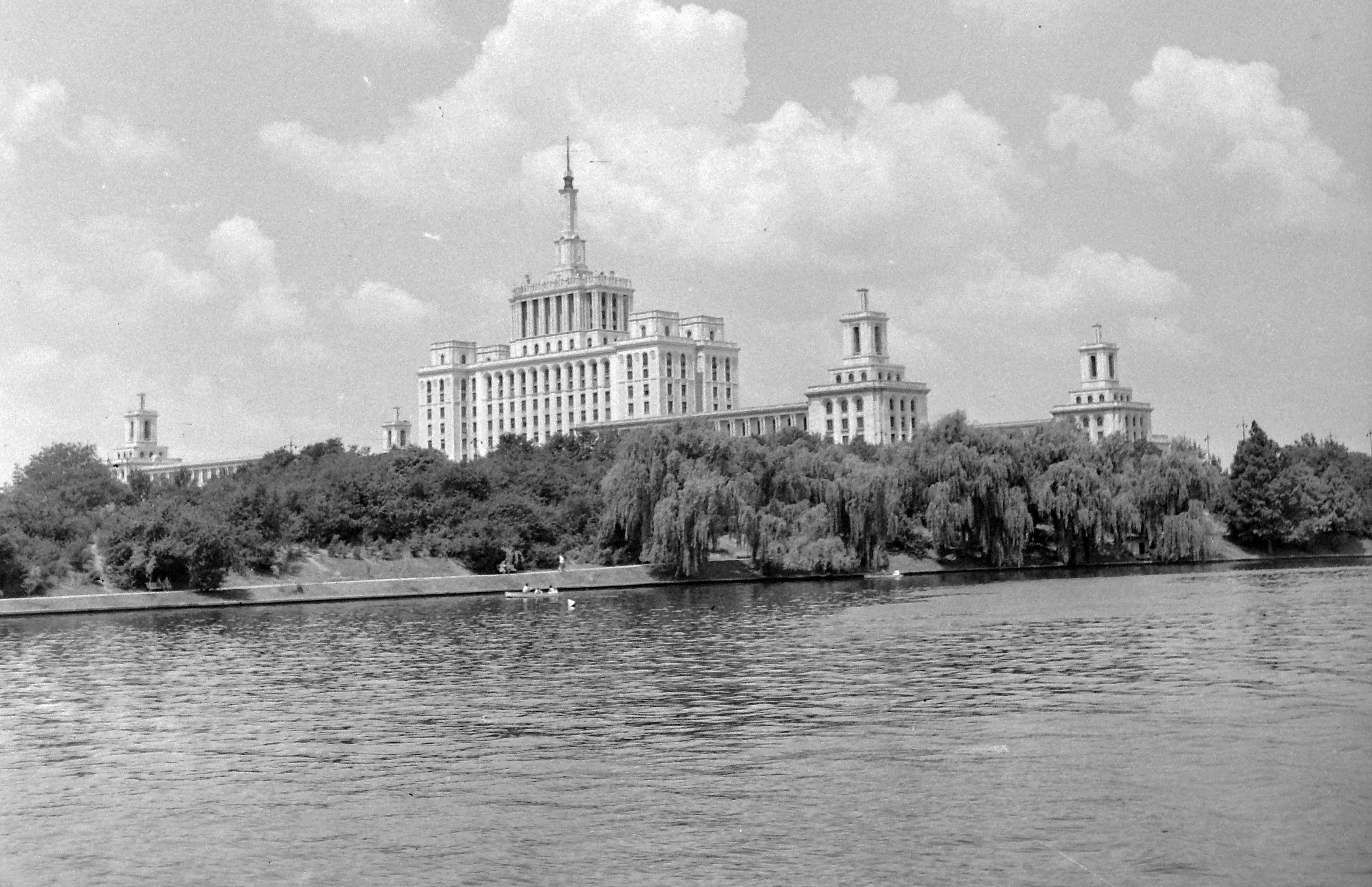 Casa Scanteii (acum Casa Presei Libere) la scurt timp dupa finalizare, Bucuresti, anii 1950