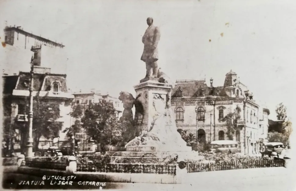 Statuia lui Lascar Catargiu in Piata Romana, Bucuresti, circa 1925