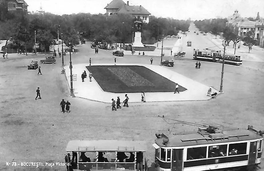Old photo of Victory Square (Piața Victoriei) in Bucharest, circa 1930, with the Geology Museum in background