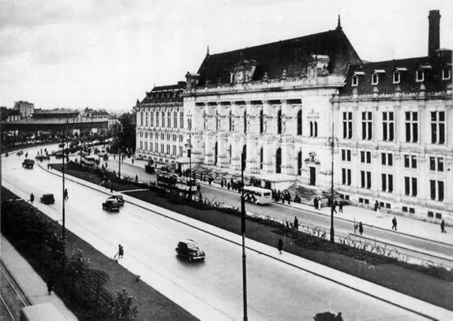Historical view of Splaiul Independentei towards Piata Unirii with the Justice Palace, Bucharest