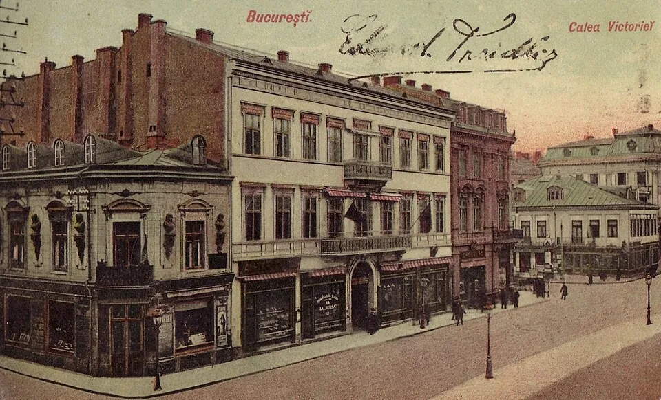 Postcard of Calea Victoriei between Strada Edgar Quinet and Bulevardul Regina Elisabeta