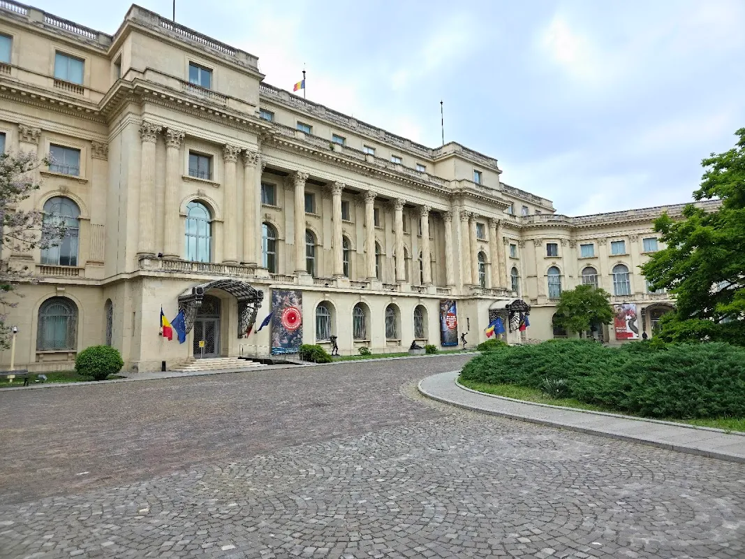 National Museum of Art of Romania — Royal Palace on Piata Revolutiei