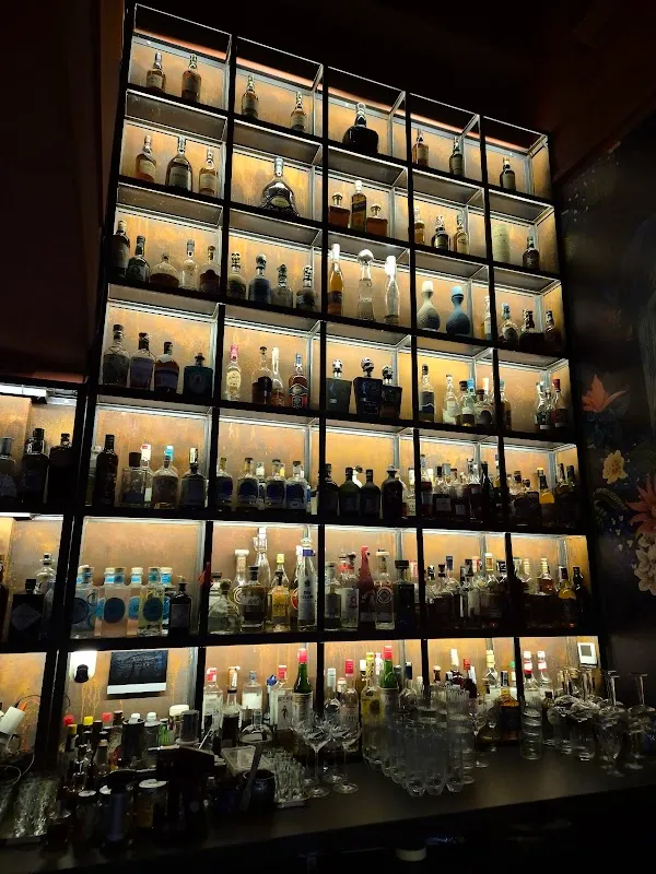 Oficiul 1 Cocktail Bar