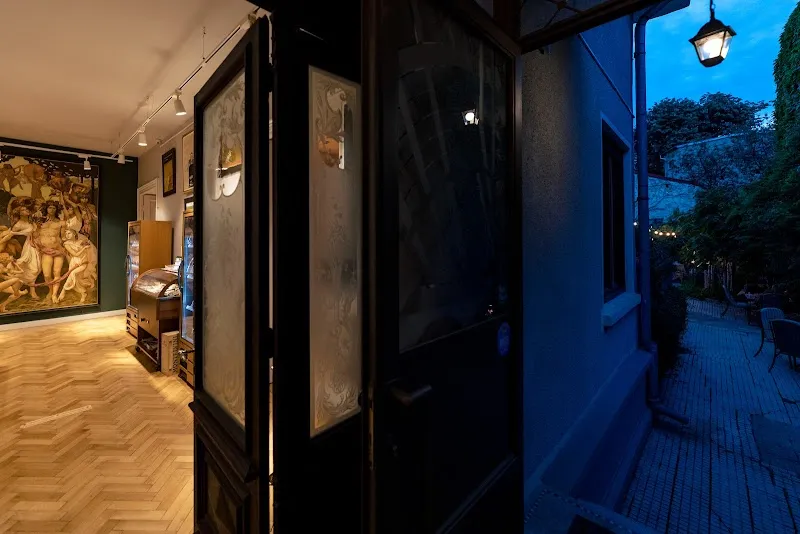 The Great Hill wine bar